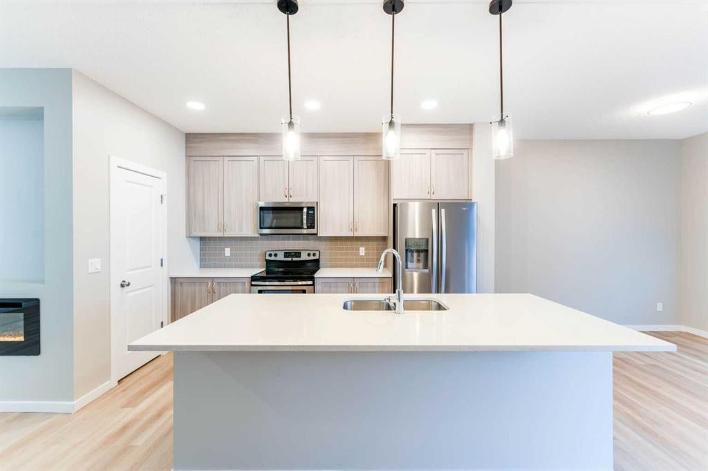 105 Highview Gate Se, Airdrie, AB - Indoor Photo Showing Kitchen With Double Sink With Upgraded Kitchen