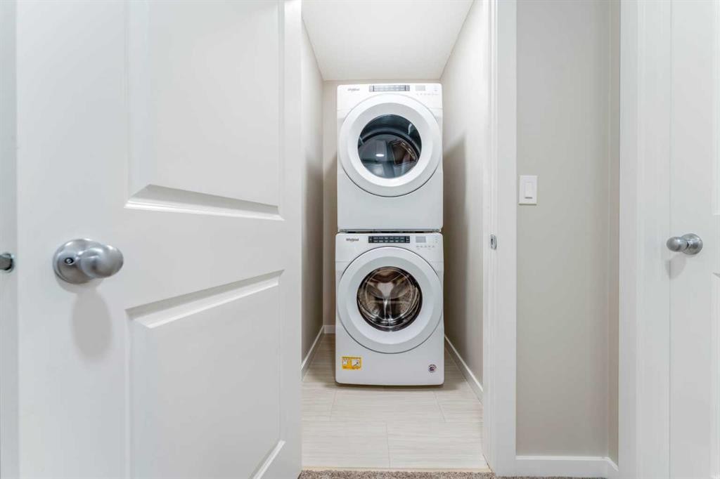 105 Highview Gate Se, Airdrie, AB - Indoor Photo Showing Laundry Room