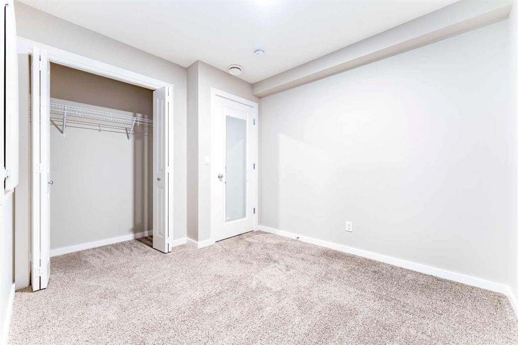 105 Highview Gate Se, Airdrie, AB - Indoor Photo Showing Other Room