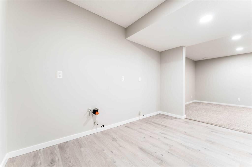 105 Highview Gate Se, Airdrie, AB - Indoor Photo Showing Other Room