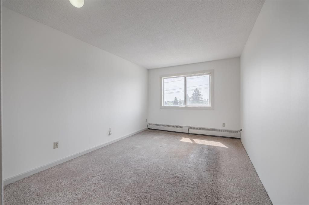 417-333 Garry Crescent Ne, Calgary, AB - Indoor Photo Showing Other Room