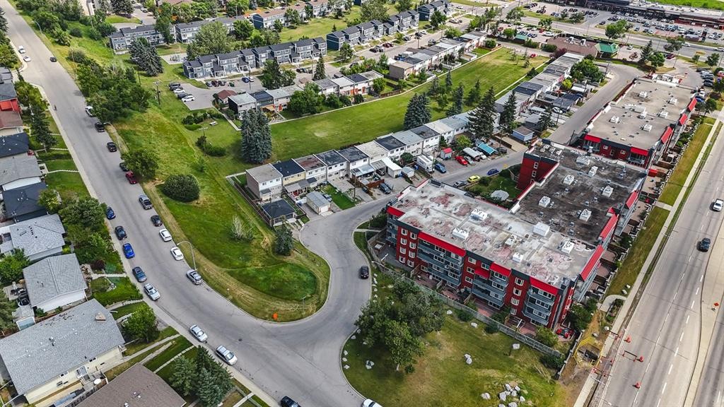 417-333 Garry Crescent Ne, Calgary, AB - Outdoor With View