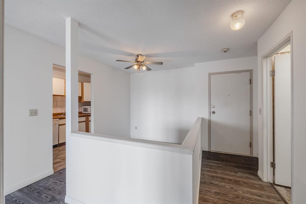 417-333 Garry Crescent Ne, Calgary, AB - Indoor Photo Showing Other Room