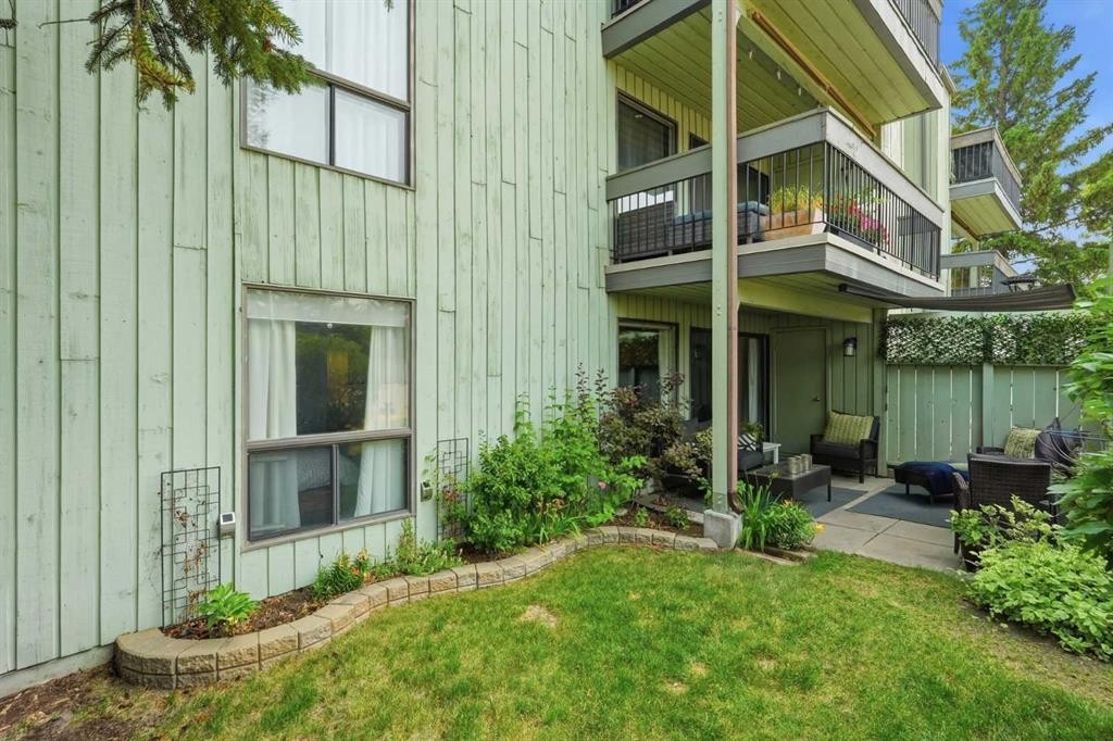 214-10120 Brookpark Boulevard Sw, Calgary, AB - Outdoor With Exterior