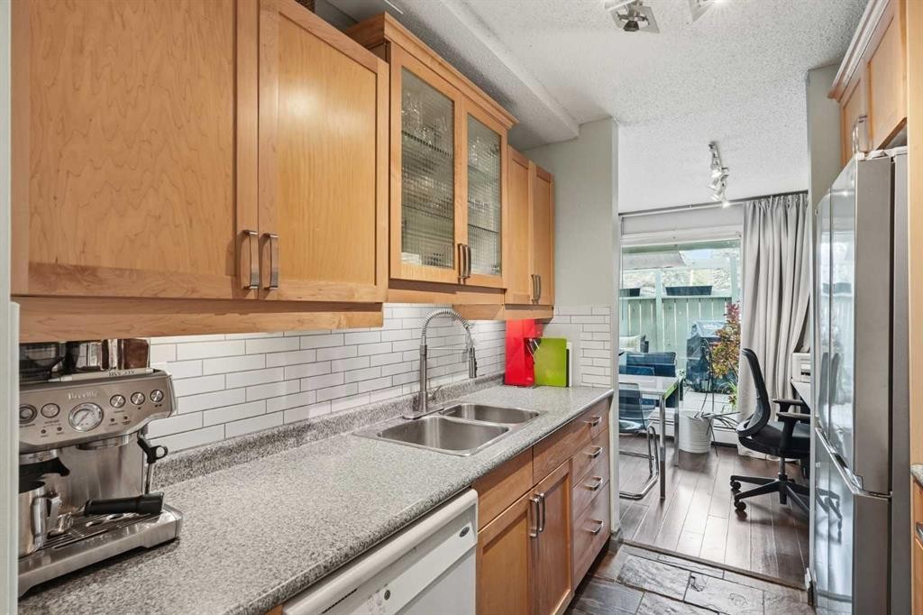 214-10120 Brookpark Boulevard Sw, Calgary, AB - Indoor Photo Showing Kitchen With Double Sink