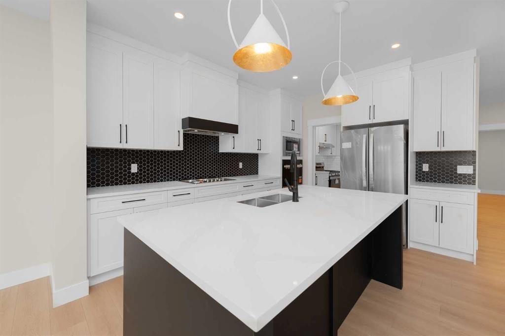 500 Rivercrest View, Cochrane, AB - Indoor Photo Showing Kitchen With Double Sink With Upgraded Kitchen