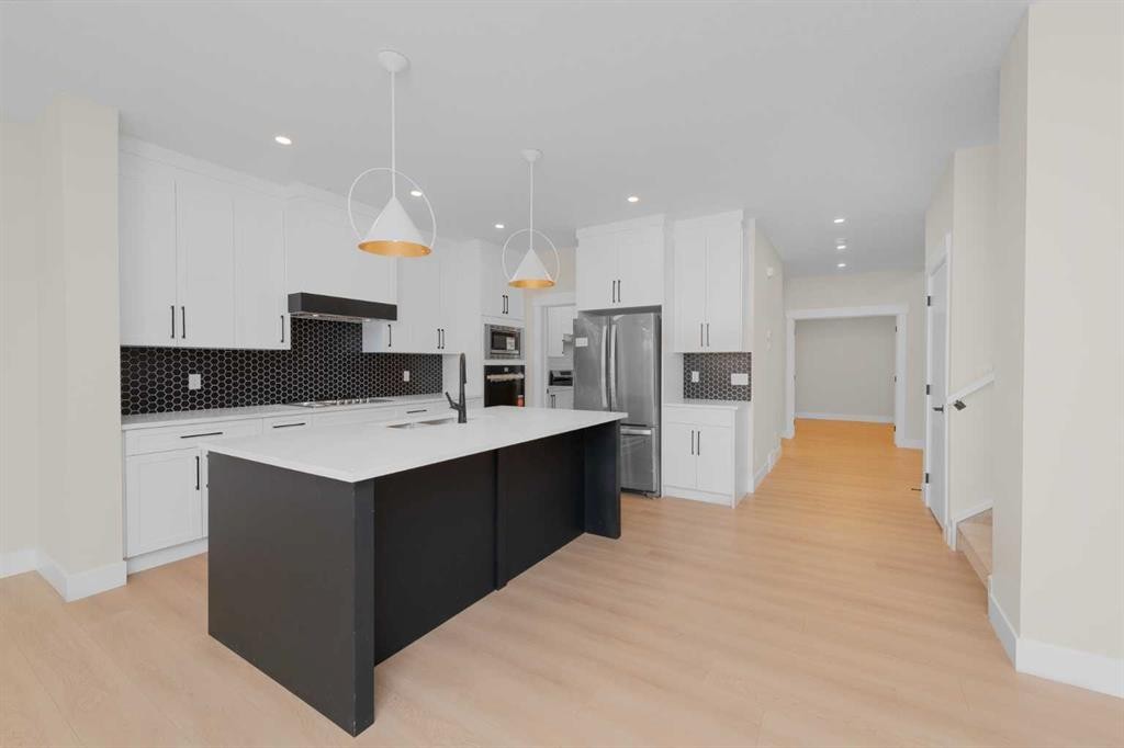 500 Rivercrest View, Cochrane, AB - Indoor Photo Showing Kitchen With Upgraded Kitchen
