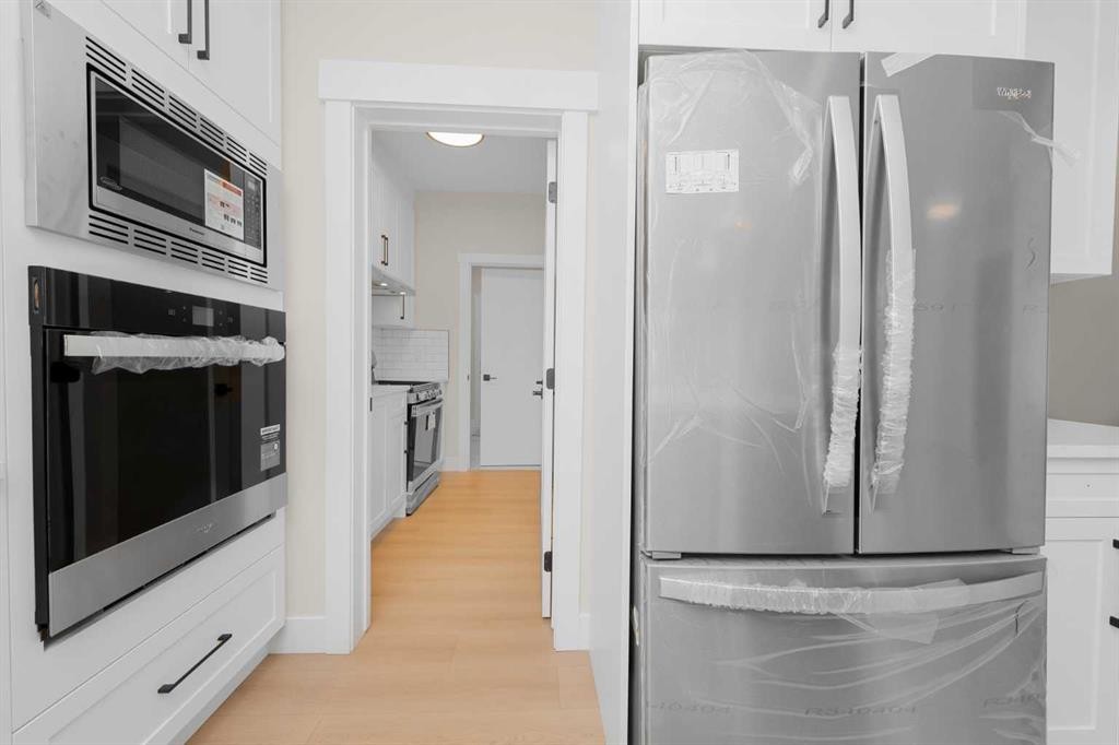 500 Rivercrest View, Cochrane, AB - Indoor Photo Showing Kitchen