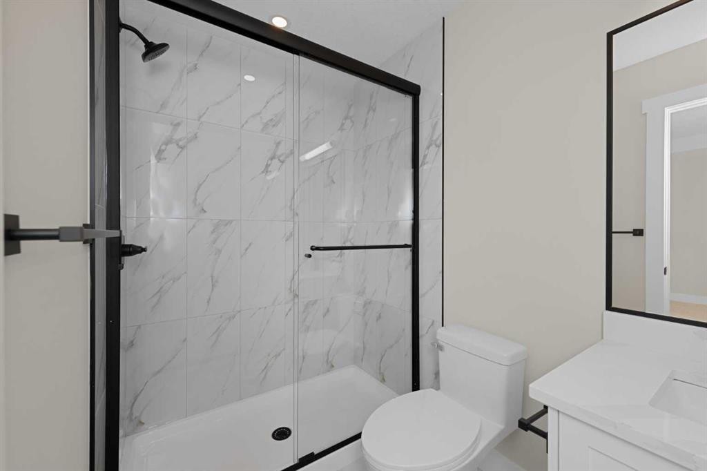 500 Rivercrest View, Cochrane, AB - Indoor Photo Showing Bathroom