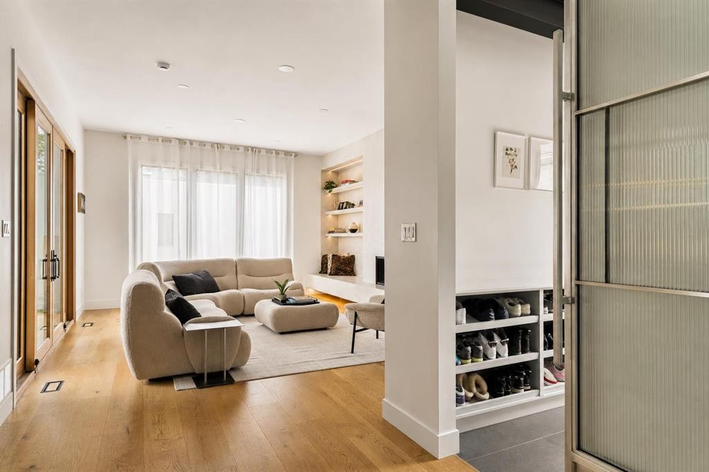 517 28 Avenue Nw, Calgary, AB - Indoor