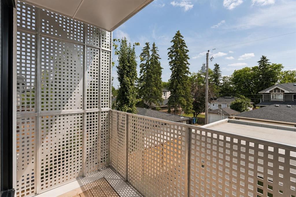 517 28 Avenue Nw, Calgary, AB - Outdoor With Deck Patio Veranda