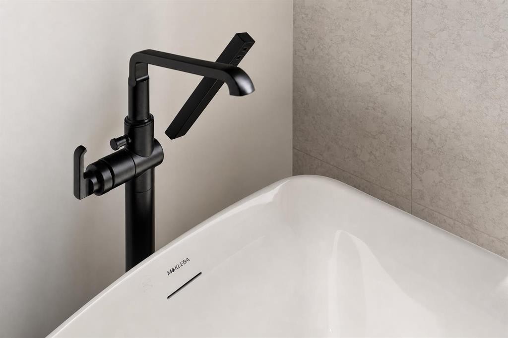517 28 Avenue Nw, Calgary, AB - Indoor Photo Showing Bathroom