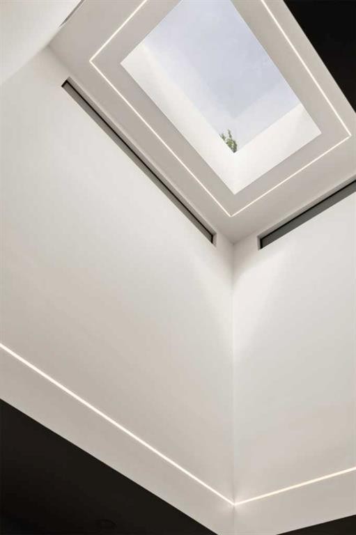 517 28 Avenue Nw, Calgary, AB - Indoor Photo Showing Other Room
