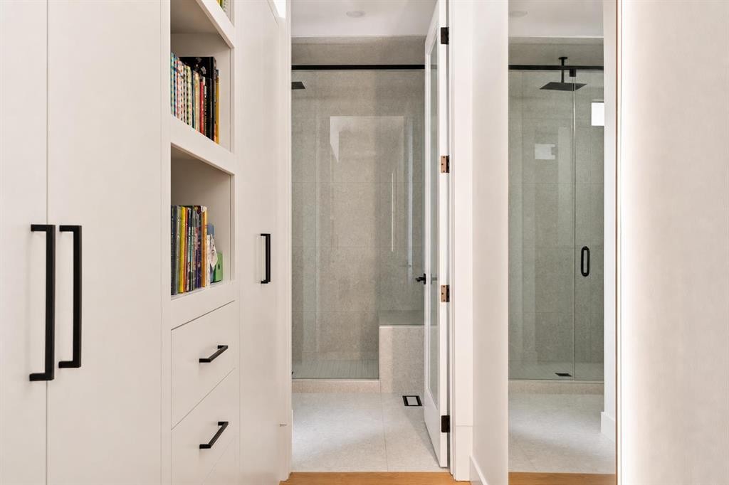 517 28 Avenue Nw, Calgary, AB - Indoor Photo Showing Other Room