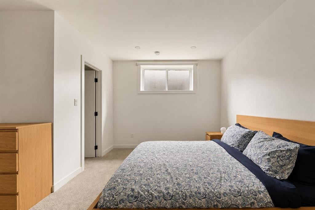 517 28 Avenue Nw, Calgary, AB - Indoor Photo Showing Bedroom