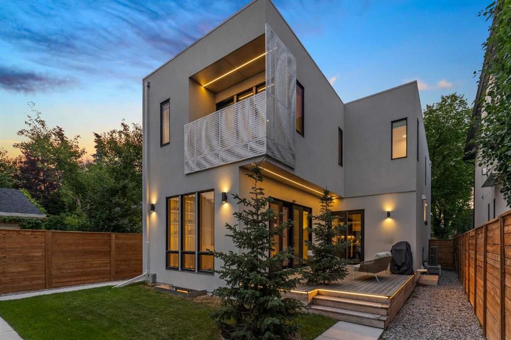 517 28 Avenue Nw, Calgary, AB - Outdoor With Exterior