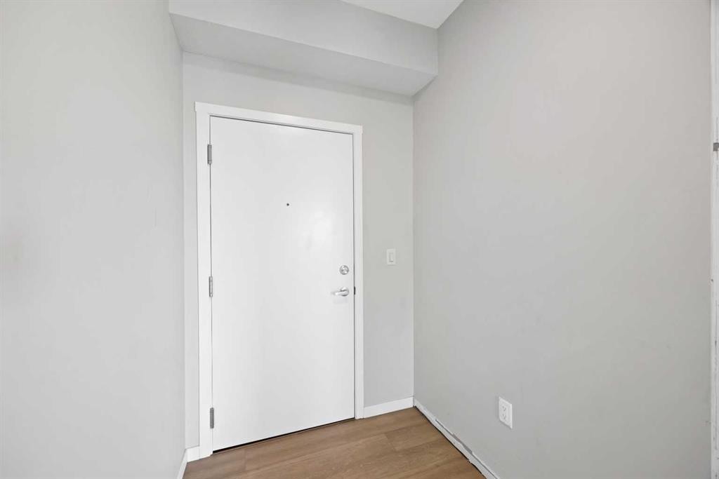 3315-33 Carringham Gate Nw, Calgary, AB - Indoor Photo Showing Other Room