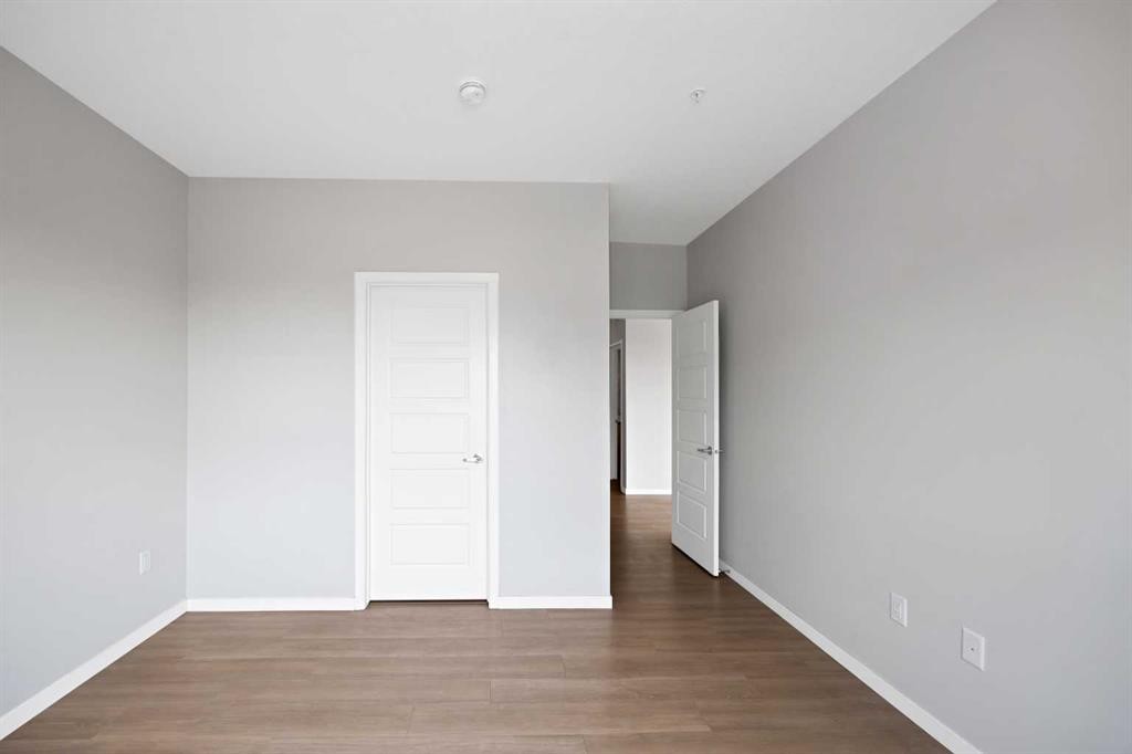 3315-33 Carringham Gate Nw, Calgary, AB - Indoor Photo Showing Other Room