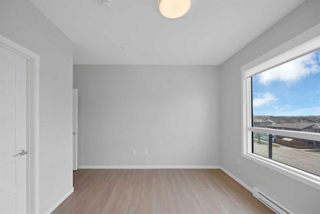 3315-33 Carringham Gate Nw, Calgary, AB - Indoor Photo Showing Other Room