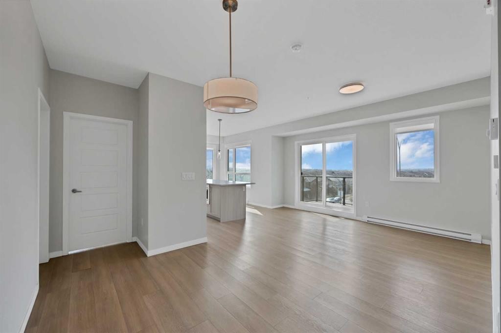 3315-33 Carringham Gate Nw, Calgary, AB - Indoor