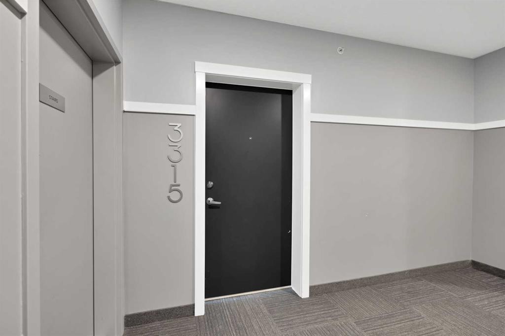 3315-33 Carringham Gate Nw, Calgary, AB - Indoor Photo Showing Other Room
