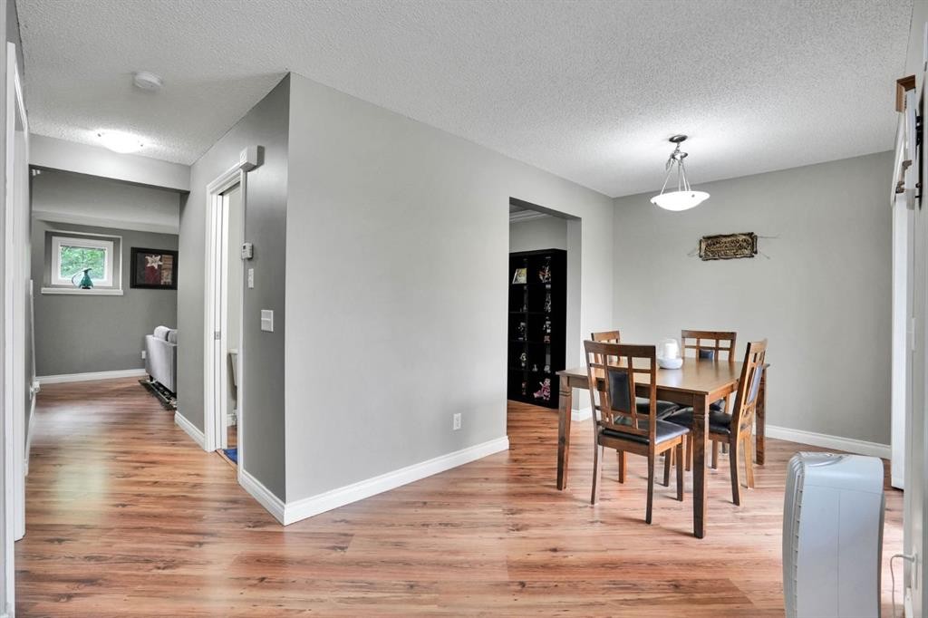 199 Cedarwood Lane Sw, Calgary, AB - Indoor Photo Showing Dining Room