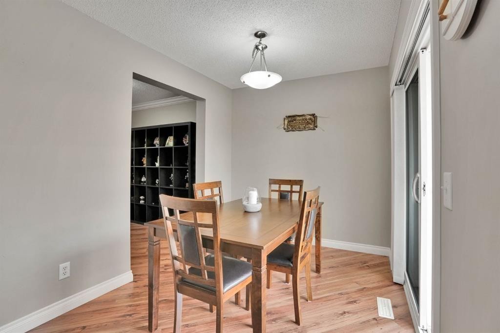 199 Cedarwood Lane Sw, Calgary, AB - Indoor Photo Showing Dining Room