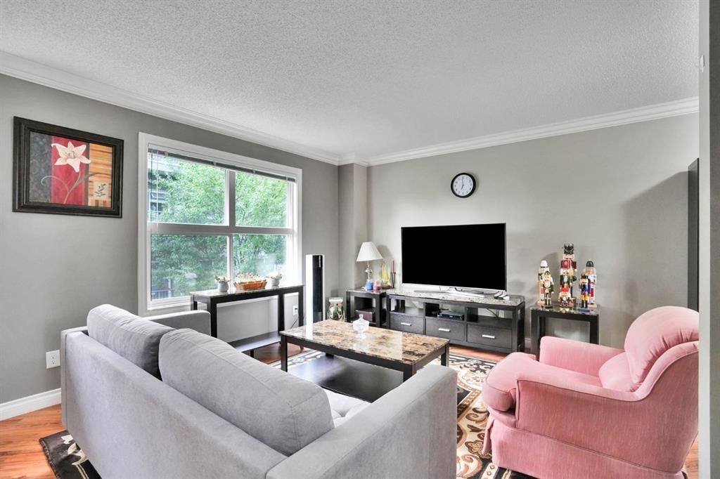 199 Cedarwood Lane Sw, Calgary, AB - Indoor Photo Showing Living Room