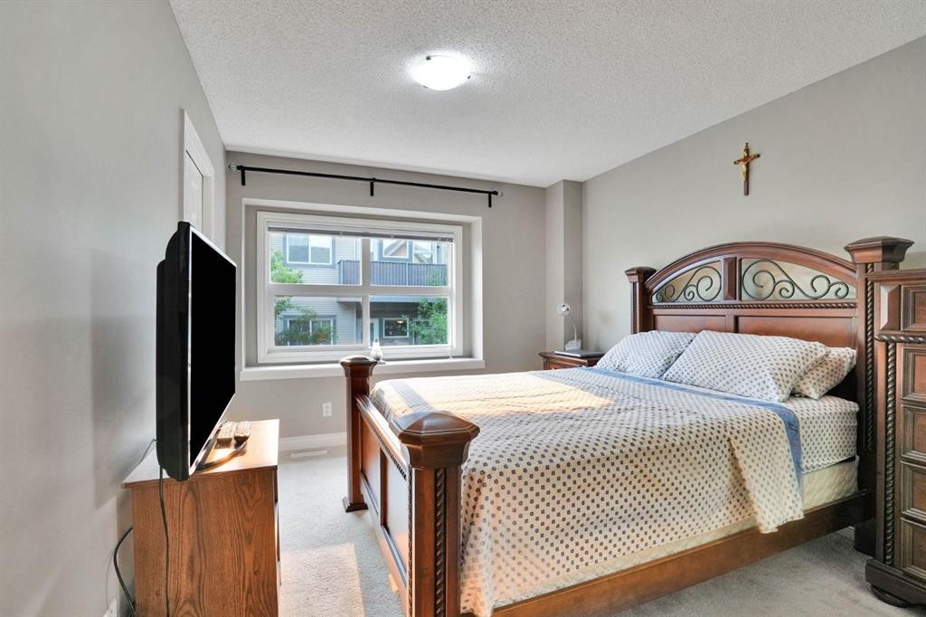 199 Cedarwood Lane Sw, Calgary, AB - Indoor Photo Showing Bedroom