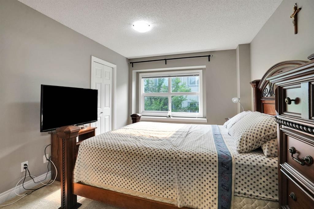 199 Cedarwood Lane Sw, Calgary, AB - Indoor Photo Showing Bedroom