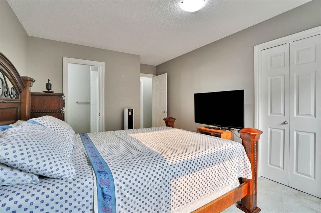 199 Cedarwood Lane Sw, Calgary, AB - Indoor Photo Showing Bedroom