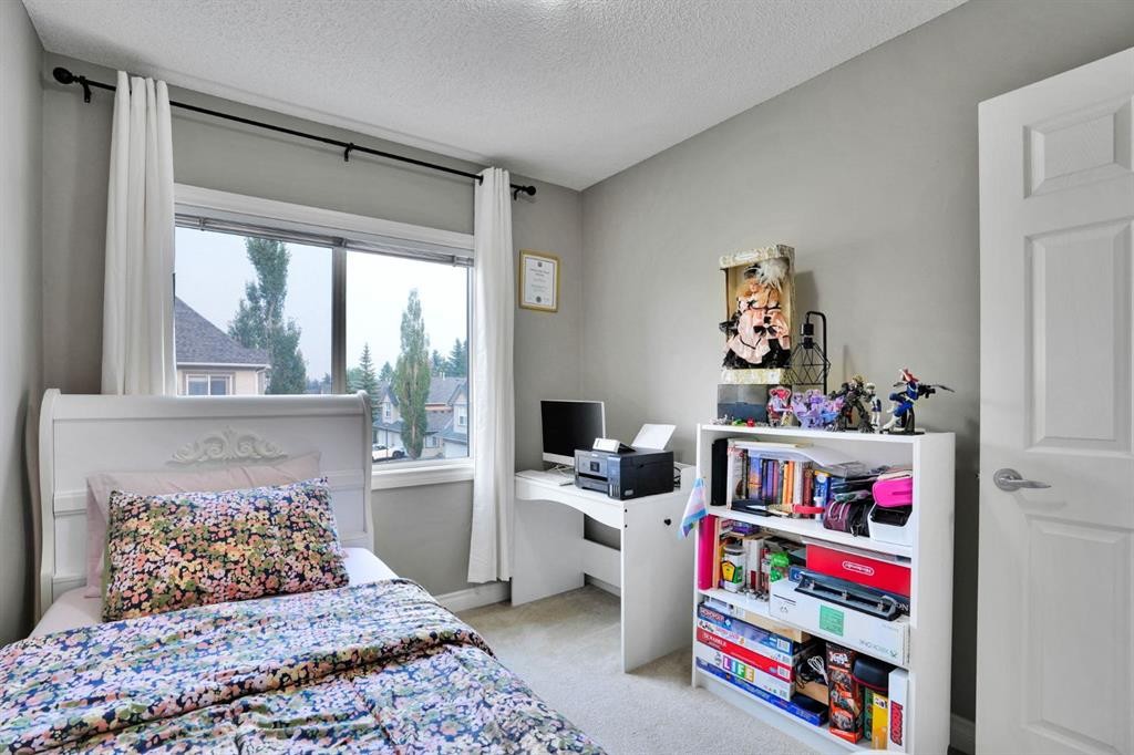 199 Cedarwood Lane Sw, Calgary, AB - Indoor Photo Showing Bedroom