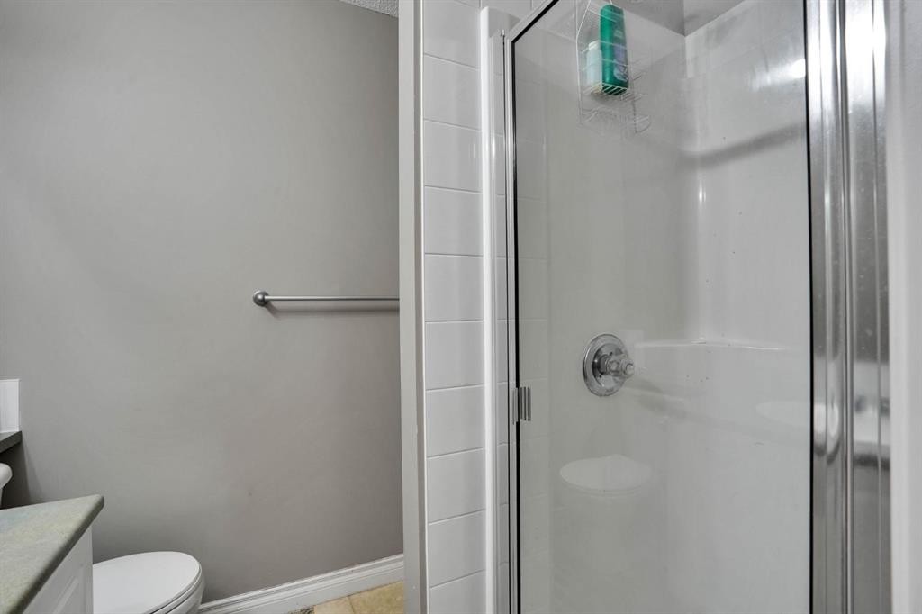 199 Cedarwood Lane Sw, Calgary, AB - Indoor Photo Showing Bathroom