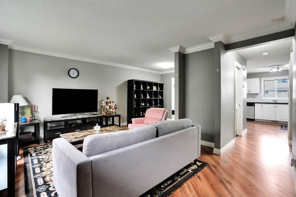 199 Cedarwood Lane Sw, Calgary, AB - Indoor Photo Showing Other Room