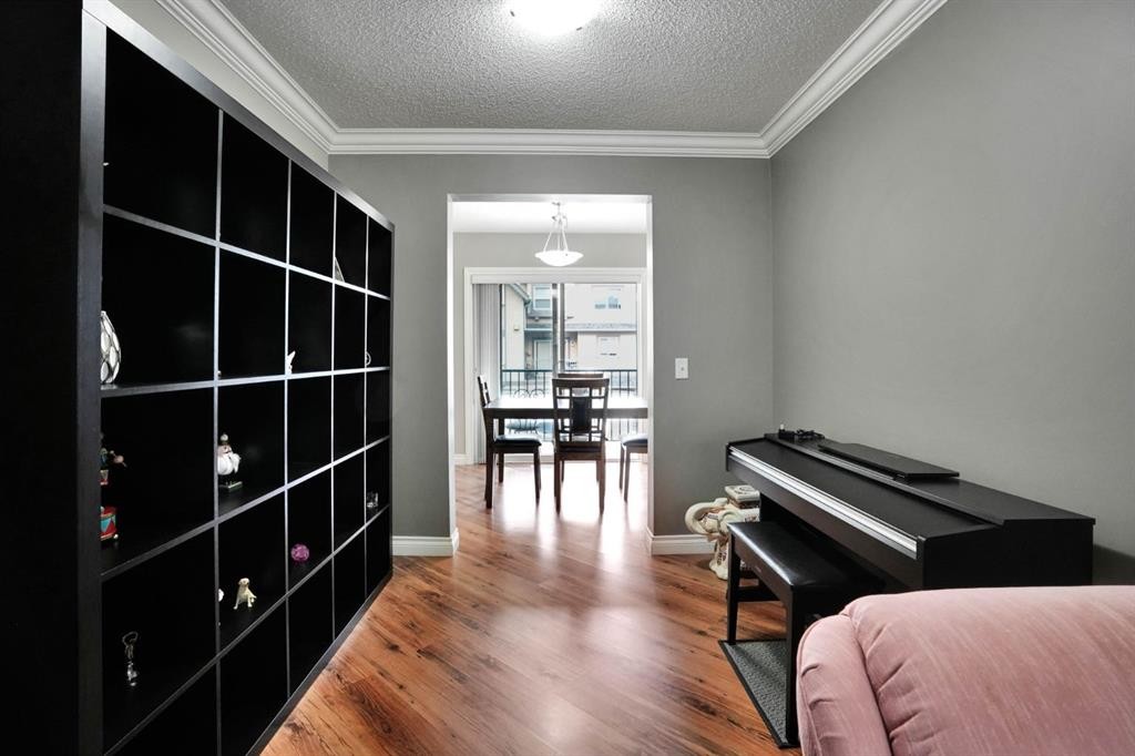 199 Cedarwood Lane Sw, Calgary, AB - Indoor Photo Showing Other Room