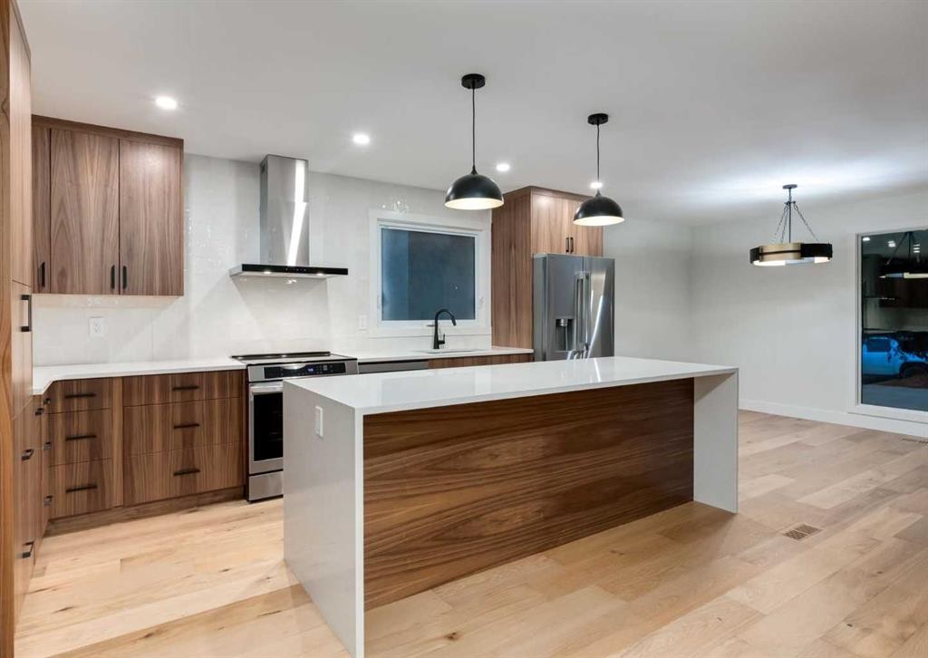6460 Silver Ridge Way Nw, Calgary, AB - Indoor Photo Showing Kitchen With Upgraded Kitchen