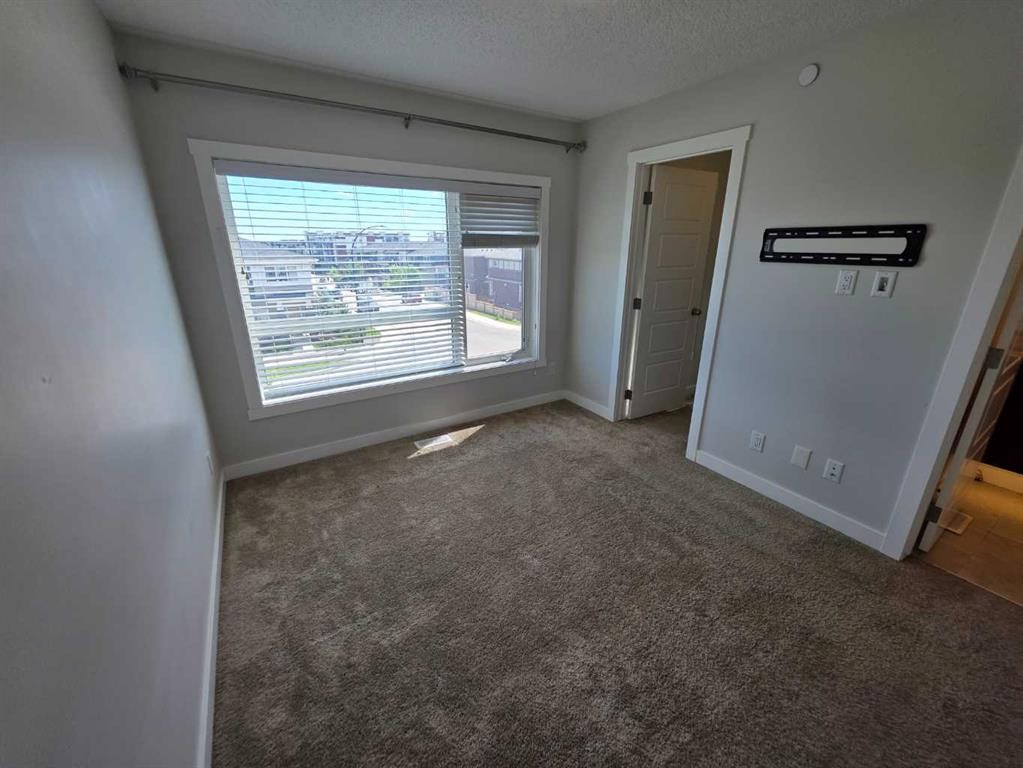 107 Lucas Boulevard Nw, Calgary, AB - Indoor Photo Showing Other Room