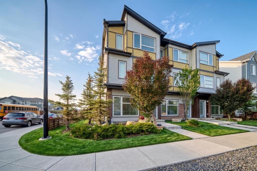 107 Lucas Boulevard Nw, Calgary, AB - Outdoor With Facade