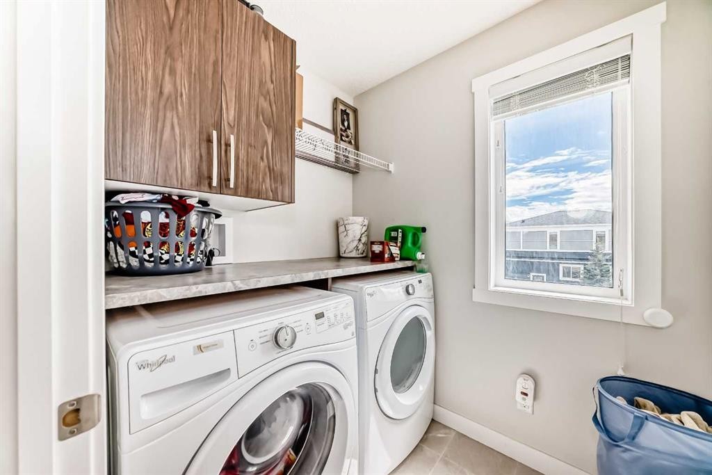 107 Lucas Boulevard Nw, Calgary, AB - Indoor Photo Showing Laundry Room