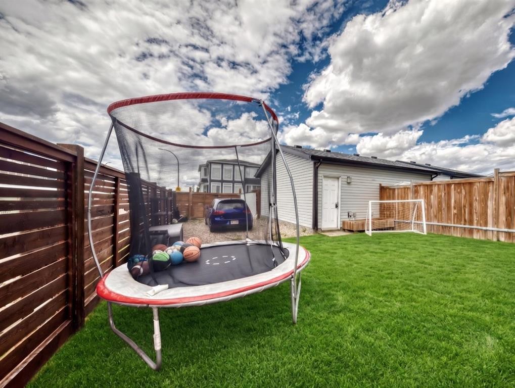 107 Lucas Boulevard Nw, Calgary, AB - Outdoor