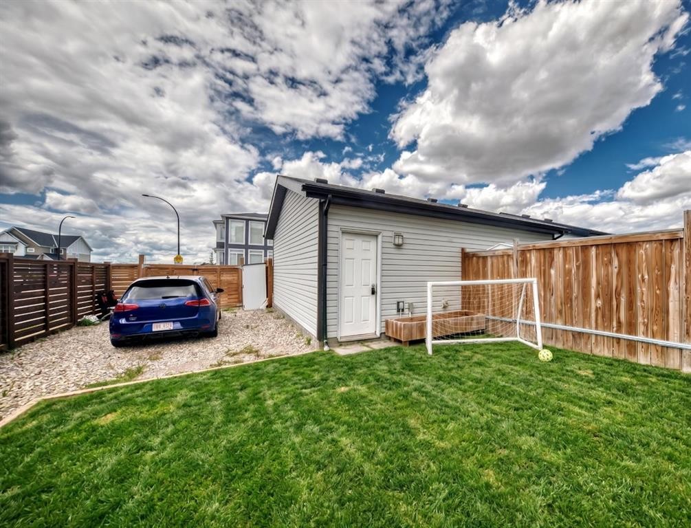 107 Lucas Boulevard Nw, Calgary, AB - Outdoor