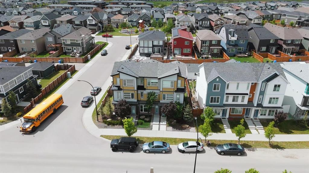 107 Lucas Boulevard Nw, Calgary, AB - Outdoor With Facade