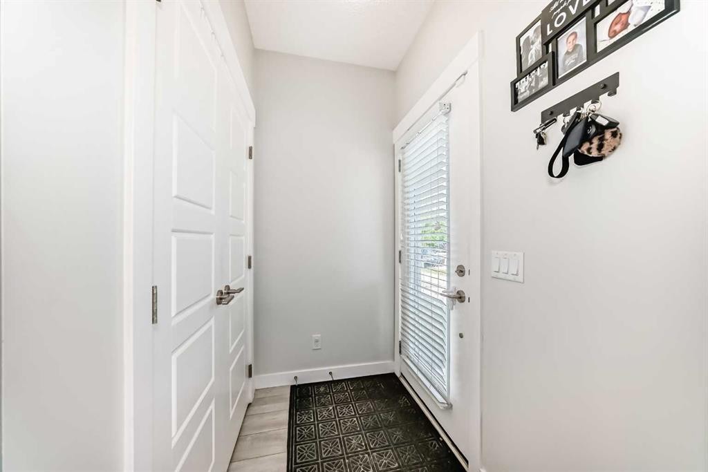 107 Lucas Boulevard Nw, Calgary, AB - Indoor Photo Showing Other Room