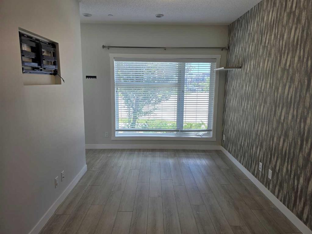 107 Lucas Boulevard Nw, Calgary, AB - Indoor Photo Showing Other Room
