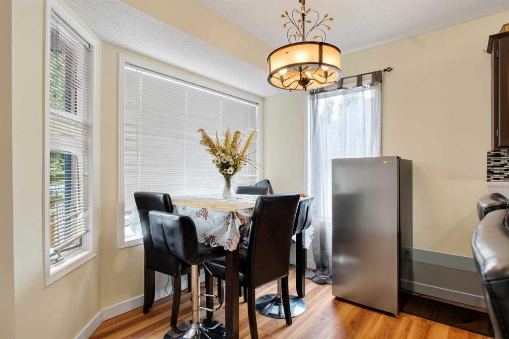 403 Shawinigan Drive Sw, Calgary, AB - Indoor Photo Showing Dining Room