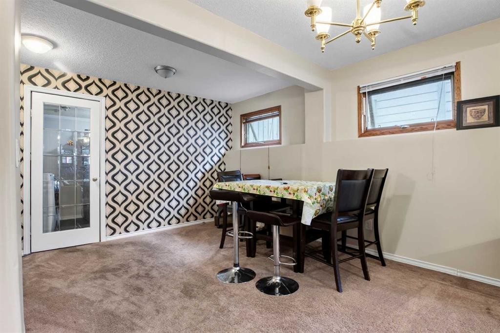 403 Shawinigan Drive Sw, Calgary, AB - Indoor Photo Showing Dining Room