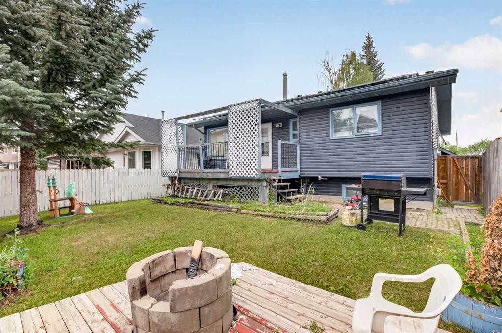 403 Shawinigan Drive Sw, Calgary, AB - Outdoor With Deck Patio Veranda