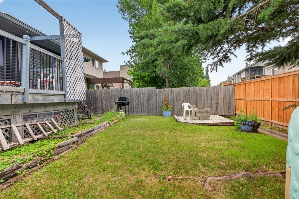 403 Shawinigan Drive Sw, Calgary, AB - Outdoor