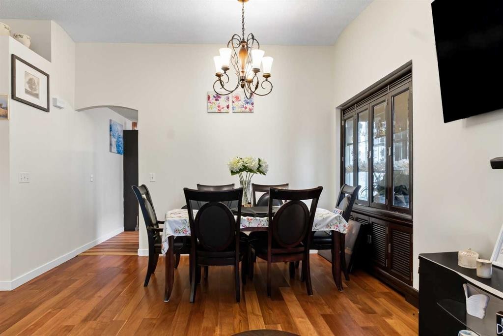 403 Shawinigan Drive Sw, Calgary, AB - Indoor Photo Showing Dining Room