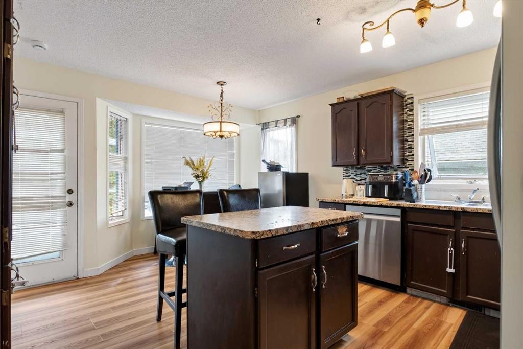 403 Shawinigan Drive Sw, Calgary, AB - Indoor Photo Showing Other Room